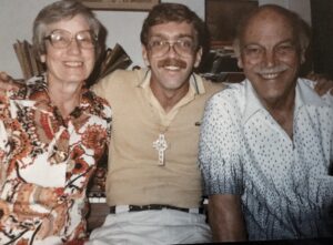 Steve Pieters with his parents on their visit to see him, shortly after his lymphoma and Kaposi’s sarcoma diagnosis, 1984.