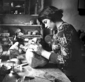Diana sculpting at William Zurich (American sculptor and painter)’s studio in Maine, circa 1947.