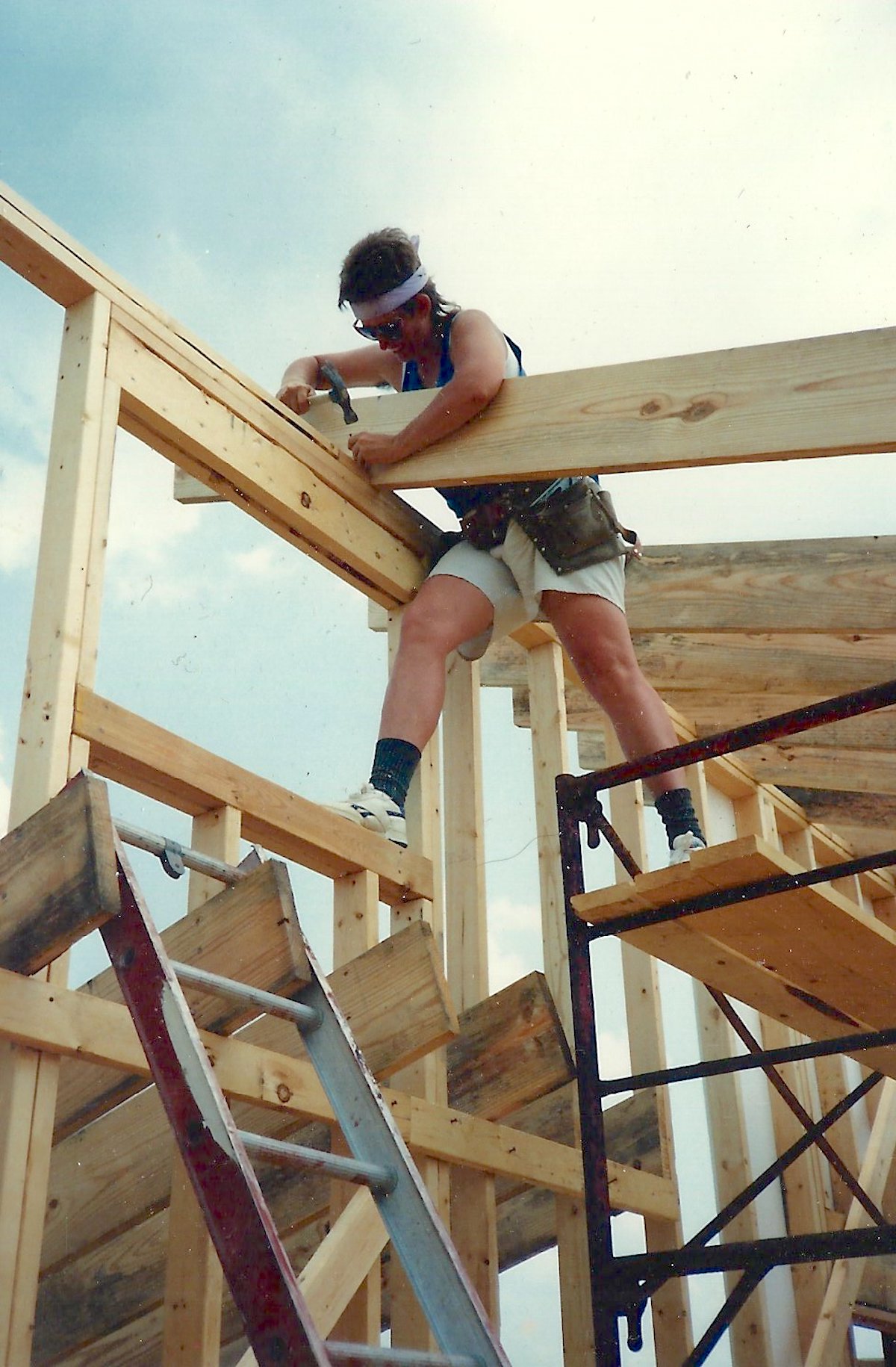 Kim (age 32) building her house in Willisburg, KY, 1989.
