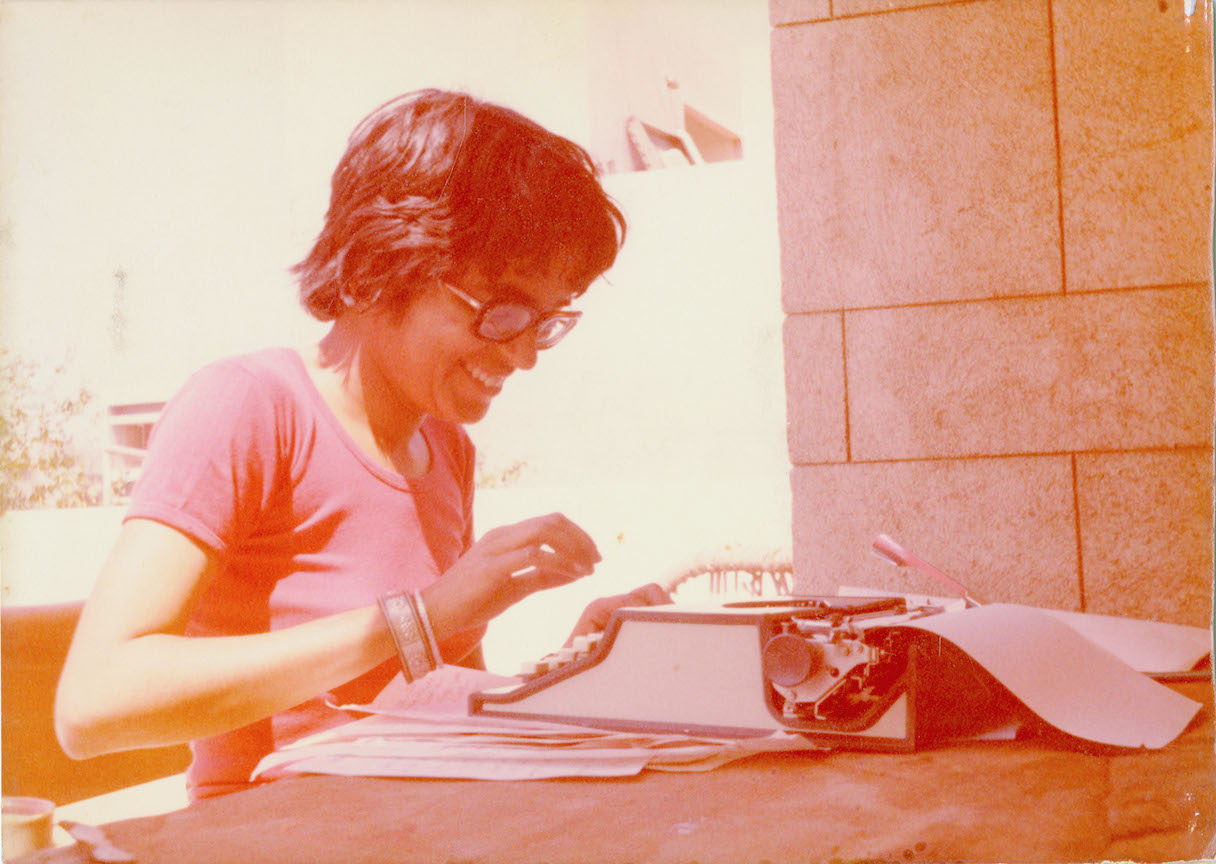 Ruth Vanita typing on the Manushi office terrace, Lajpat Nagar, New Delhi, 1980. Photo by Patty Ruppelt. Photo courtesy of Ruth Vanita.