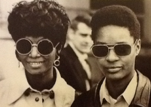 Manonia Evans and Donna Burkett in Wisconsin in 1971. Source: Vintage Everyday (www.vintag.es). Photographer unknown.