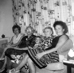 Robyn Ochs, age 4, with two grandmothers and two great-grandmothers. L-R: Gertrude Ochs, Esther Dinnerstein, Fanny Ochs, Miriam Tanzman. (Courtesy of Robyn Ochs)