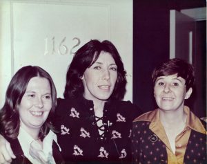 Susan Allen, Lily Tomlin, ad Donna Yarnell in Lily’s suite after her performance in the Blue Room of the Fairmont Roosevelt Hotel, New Orleans, LA, circa 1975.